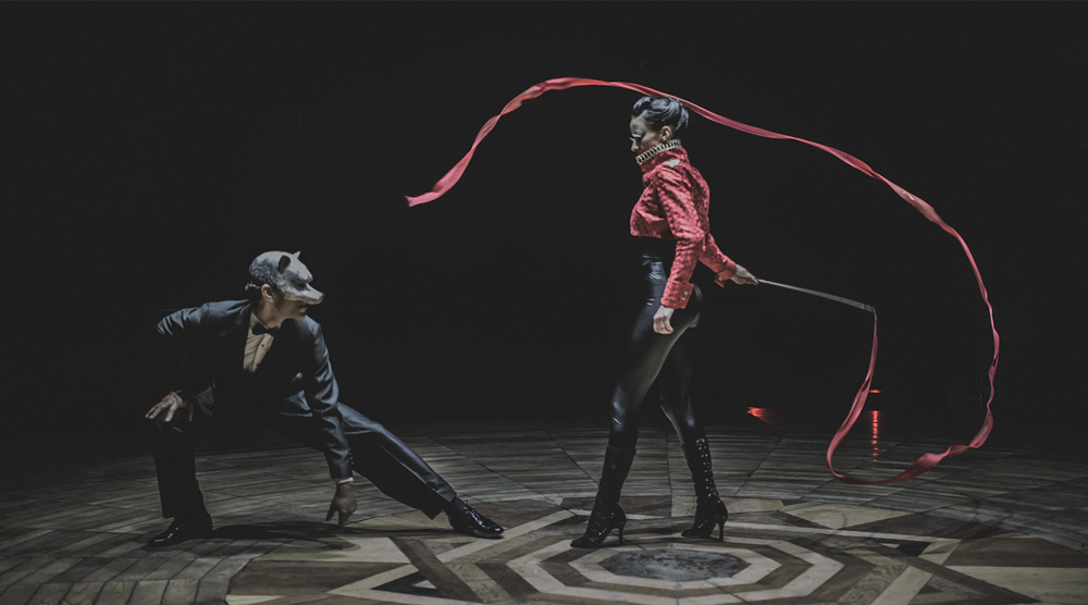 loup garou et dompteuse de fauves